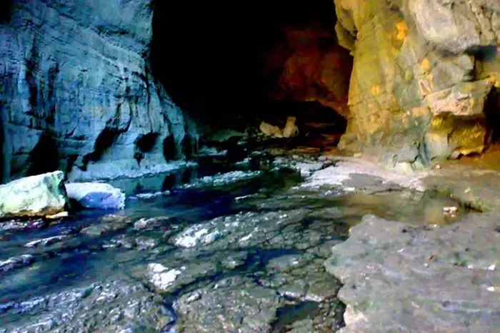 غار آبی شیر آباد 84584