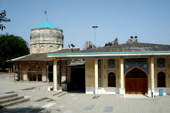 محوطه سنگ فرش شده ی امامزاده روشن آباد گرگان 56464
