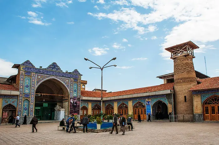 عبور نمازگزاران از مسجد جامع گرگان