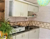 کابینت های سفید آشپزخانه خانه روستایی در گنبدکاووس