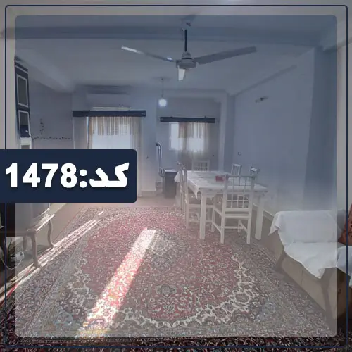 مبلمان قهوه ای رنگ و میز غذاخوری و تلویزیون سالن نشیمن آپارتمان در بندر ترکمن