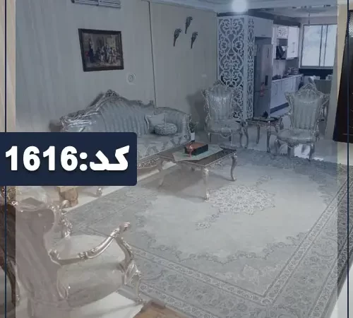 مبلمان سلطنتی و فرش کرمی رنگ سالن نشیمن آپارتمان در گالیکش