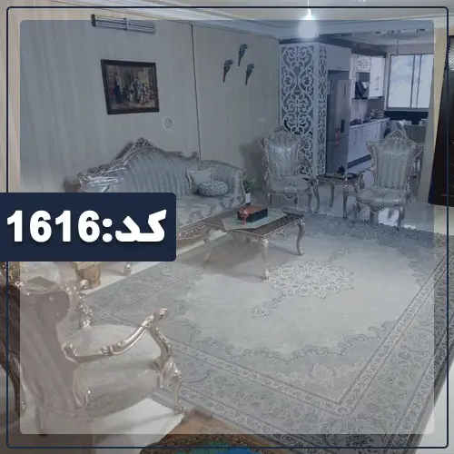 مبلمان سلطنتی و فرش کرمی رنگ سالن نشیمن آپارتمان در گالیکش
