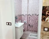 توالت ایرانی و روشویی سرویس بهداشتی آپارتمان در گرگان