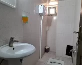توالت ایرانی همراه باسیفون و روشویی سرویس بهداشتی ویلا در بندرترکمن
