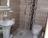توالت ایرانی و فرنگی همراه سیفون و دستشویی سرویس بهداشتی ویلا در گنبد کاووس