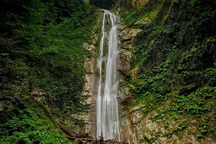 آبشار شادن اطراف روستای زیارت 112523698585