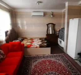 اتاق پذیرایی فرش شد به همراه مبلمان و یخچال خانه ویلایی در گرگان 487549788