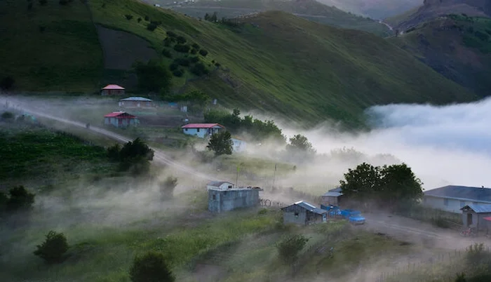 مه گرفتگی در طبیعت و خانه های روستای چهارباغ جنگل توسکستان گرگان 10584163876