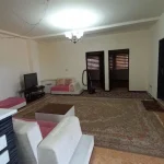 سالن نشیمن کف سرامیک و درب ورودی به اتاق خواب ها آپارتمان 86 متری در بندرترکمن 18458676897