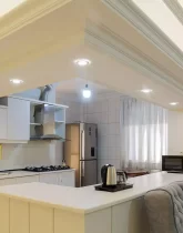 کابینت سفید رنگ و هود و یخچال آشپزخانه آپارتمان در علی آباد