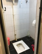 توالت ایرانی همراه با سیفون سرویس بهداشتی آپارتمان در رامیان