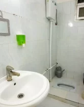 توالت ایرانی و روشویی سرویس بهداشتی آپارتمان در علی آباد