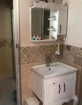 روشویی و آیینه سرویس بهداشتی آپارتمان در کلاله