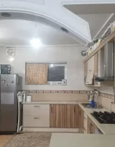 کابینت و یخچال آشپزخانه ویلا در رامیان